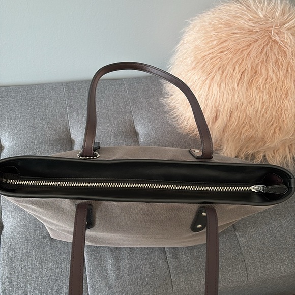 NWOT Coach Horse and Carriage City Zip Tote - Picture 6 of 12